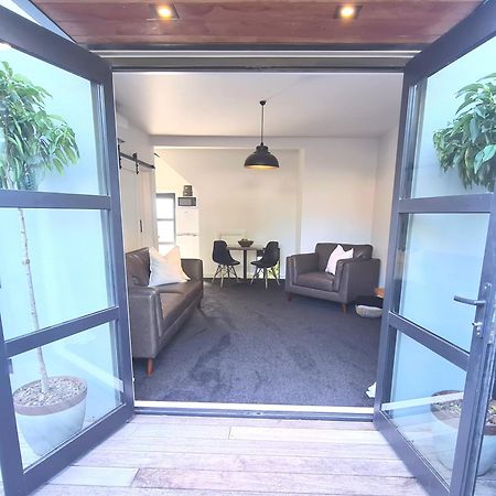 Apartment 1 - Haddin Court - Executive One Bedroom Бленхайм Екстериор снимка