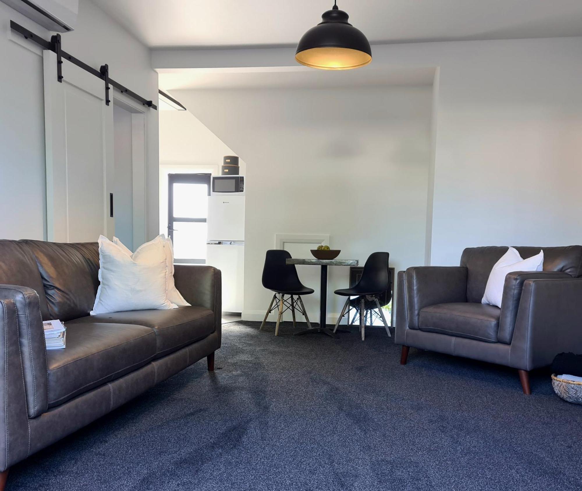 Apartment 1 - Haddin Court - Executive One Bedroom Бленхайм Екстериор снимка