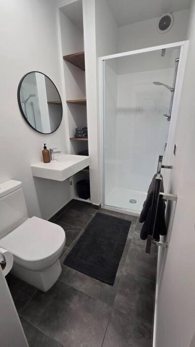 Apartment 1 - Haddin Court - Executive One Bedroom Бленхайм Екстериор снимка