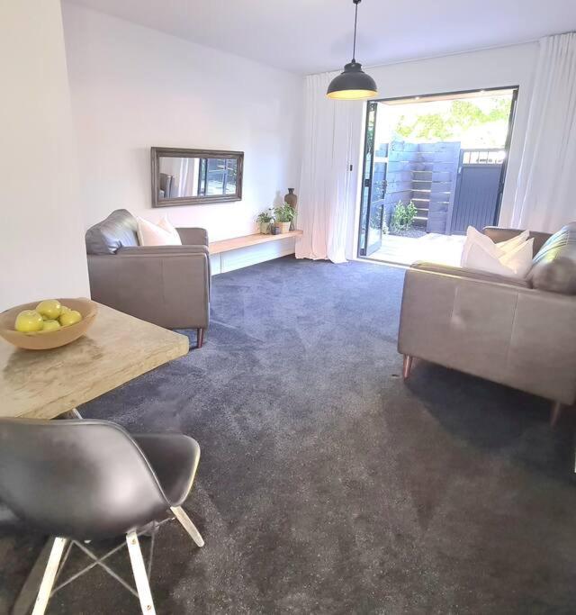 Apartment 1 - Haddin Court - Executive One Bedroom Бленхайм Екстериор снимка