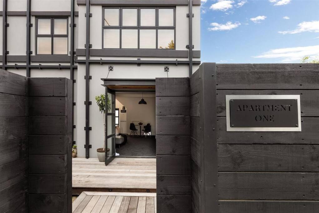 Apartment 1 - Haddin Court - Executive One Bedroom Бленхайм Екстериор снимка